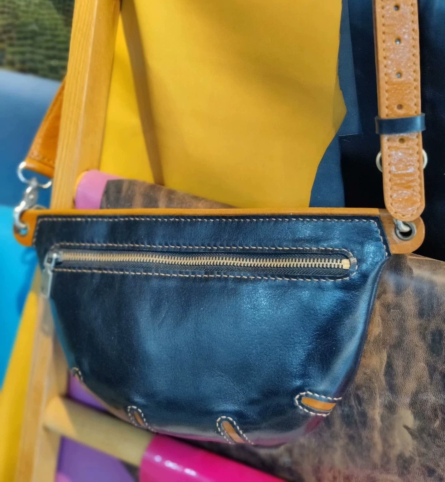 Handmade leather simple shellfish chest bag shoulder bag