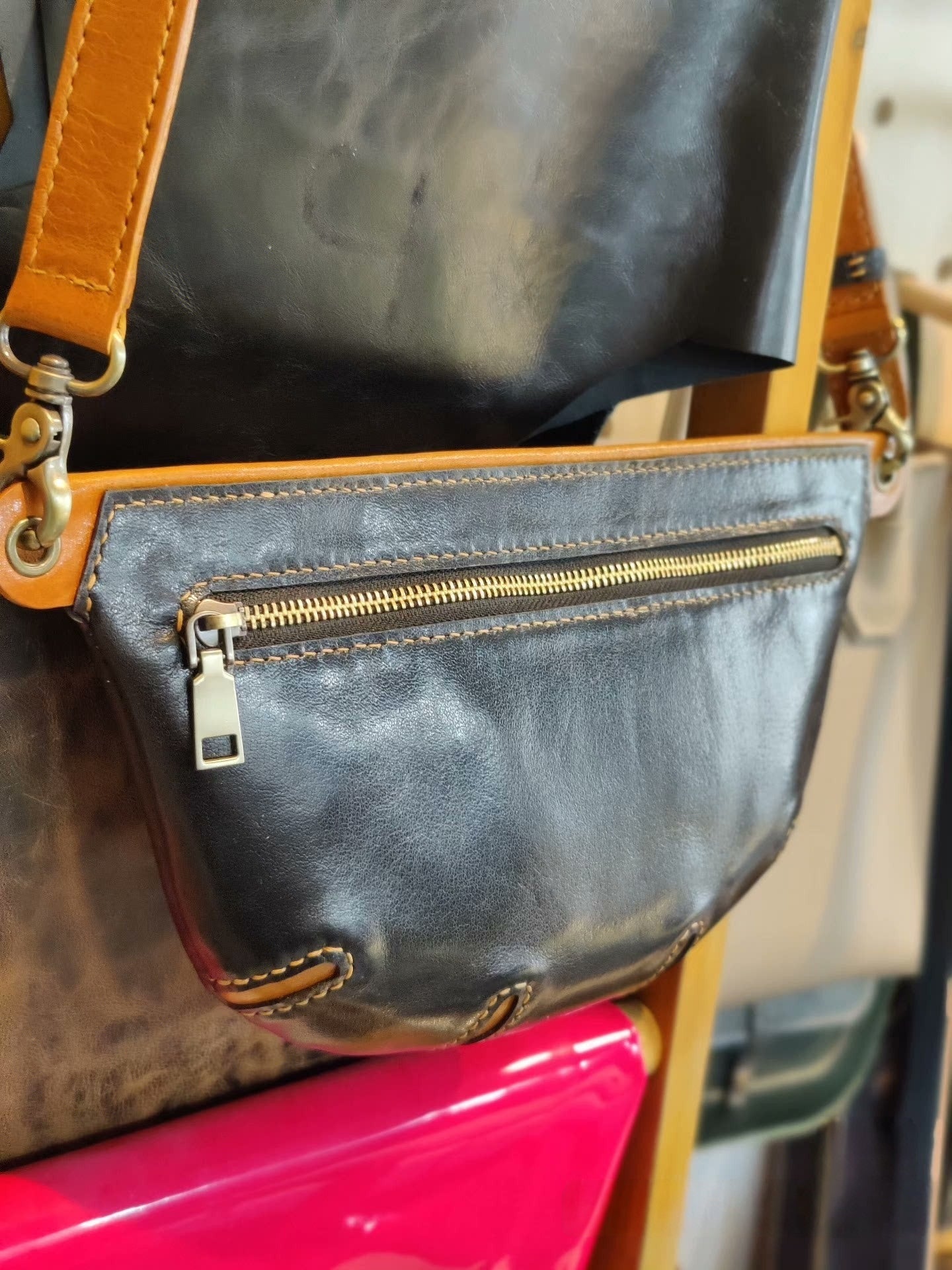 Handmade leather simple shellfish chest bag shoulder bag