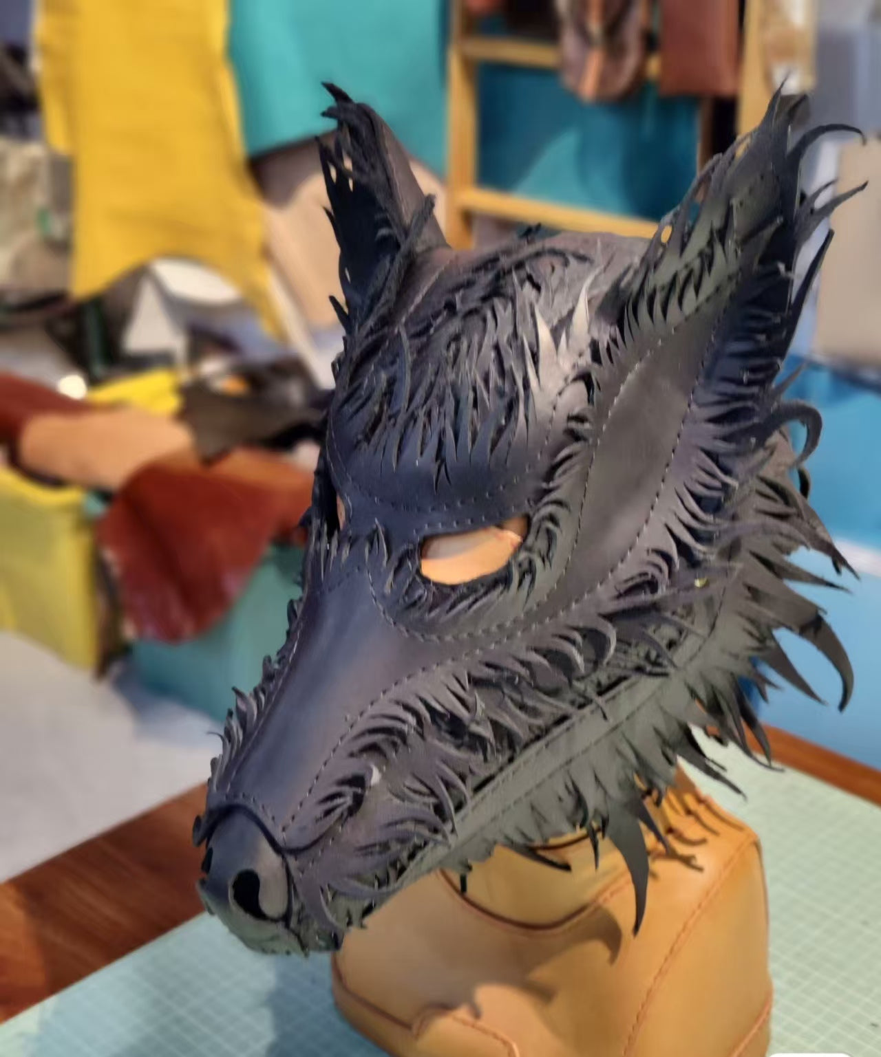 Máscara de cabeza de lobo