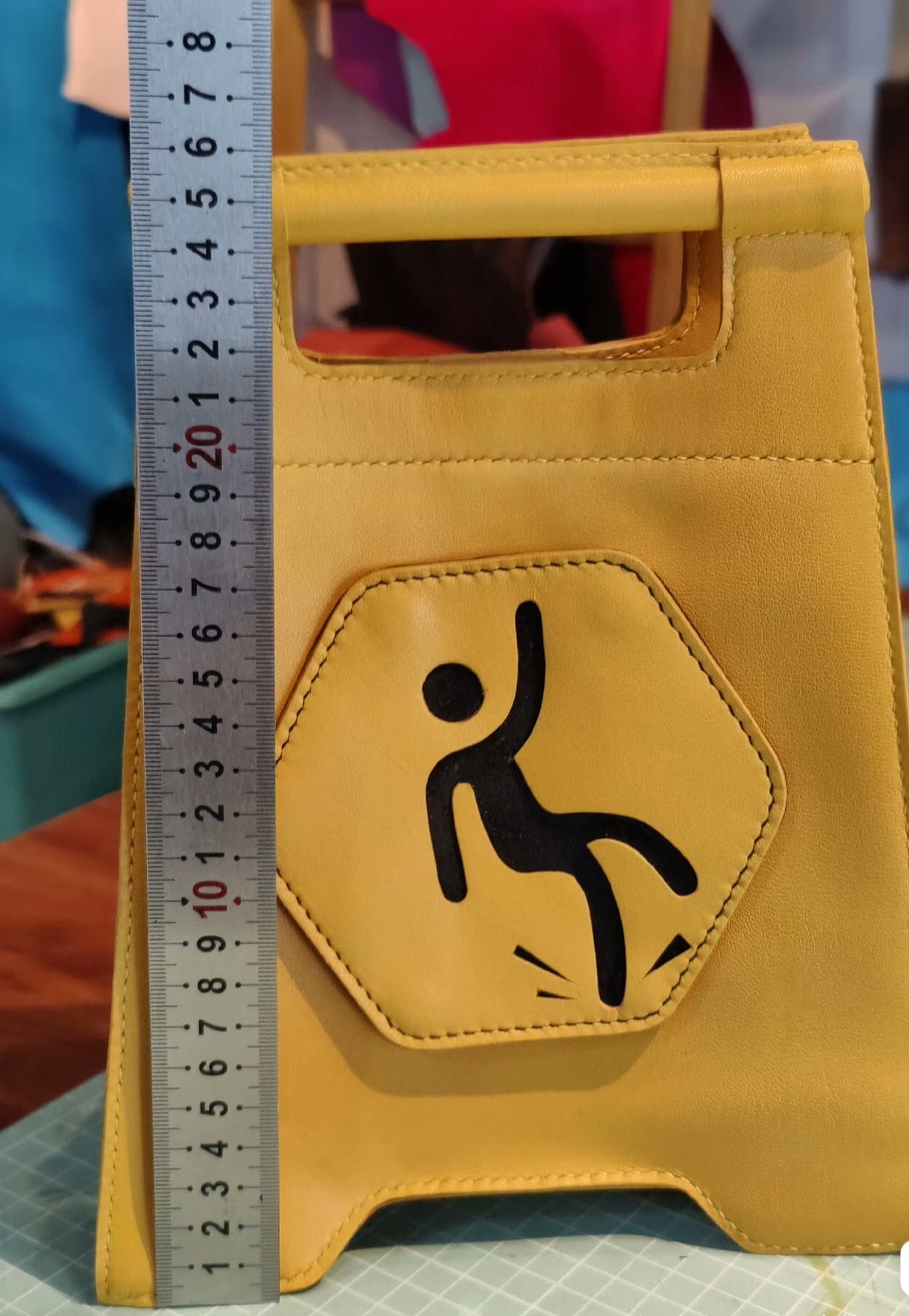 Slip-proof logo tote bag