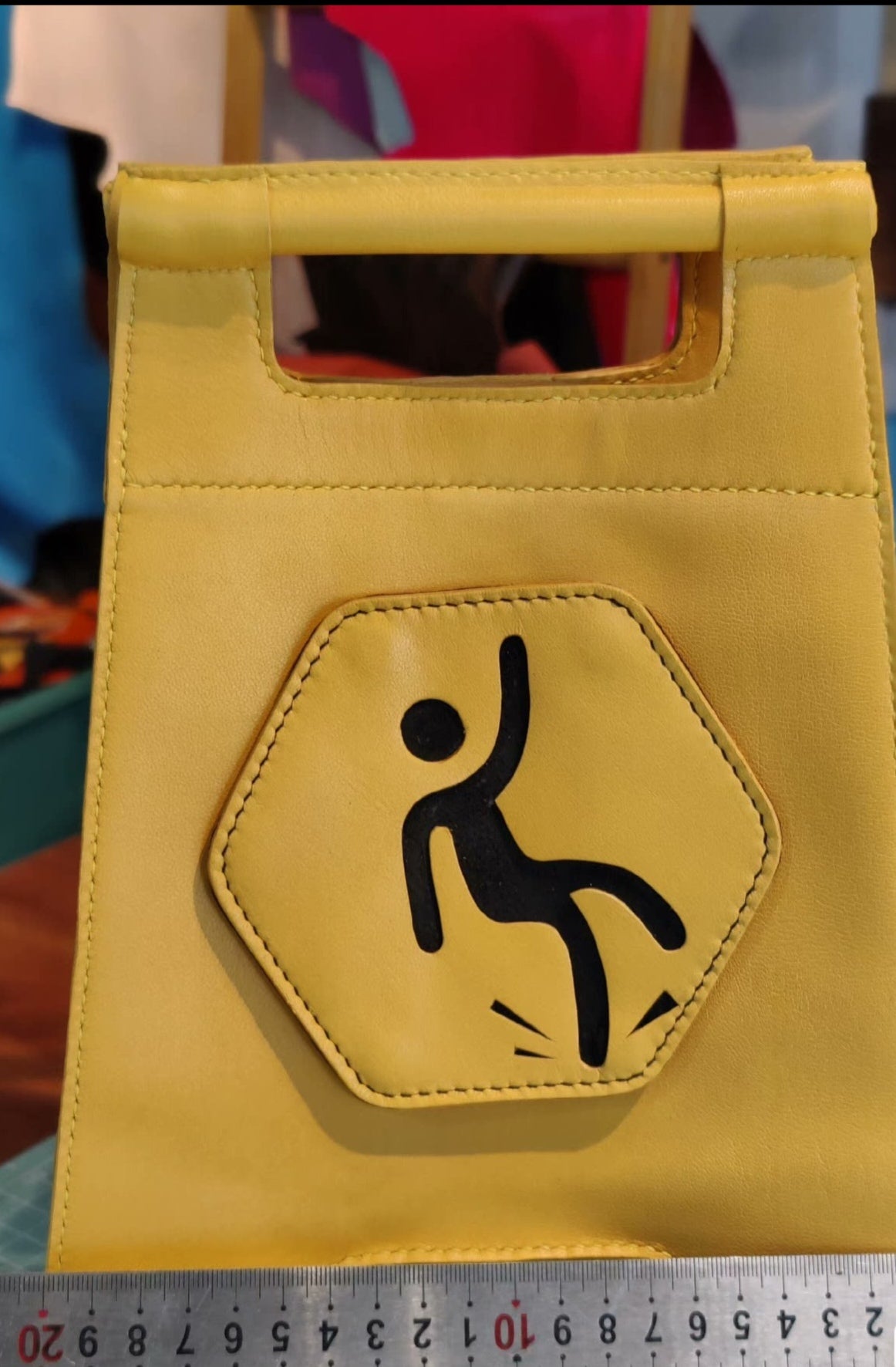 Slip-proof logo tote bag