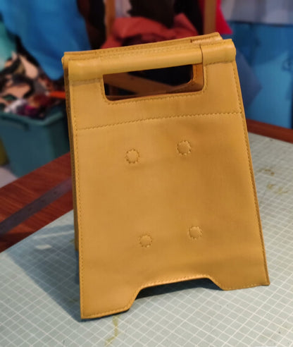 Slip-proof logo tote bag