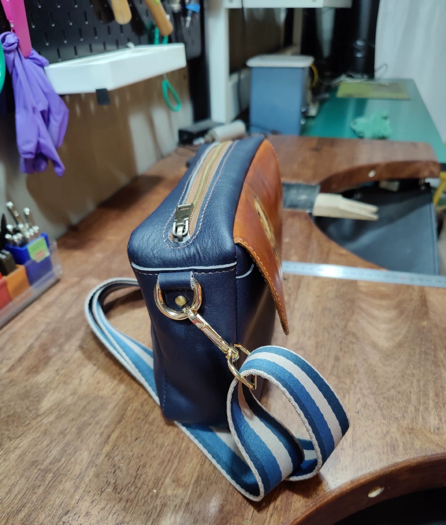 Handmade leather pyrography dog pattern bag