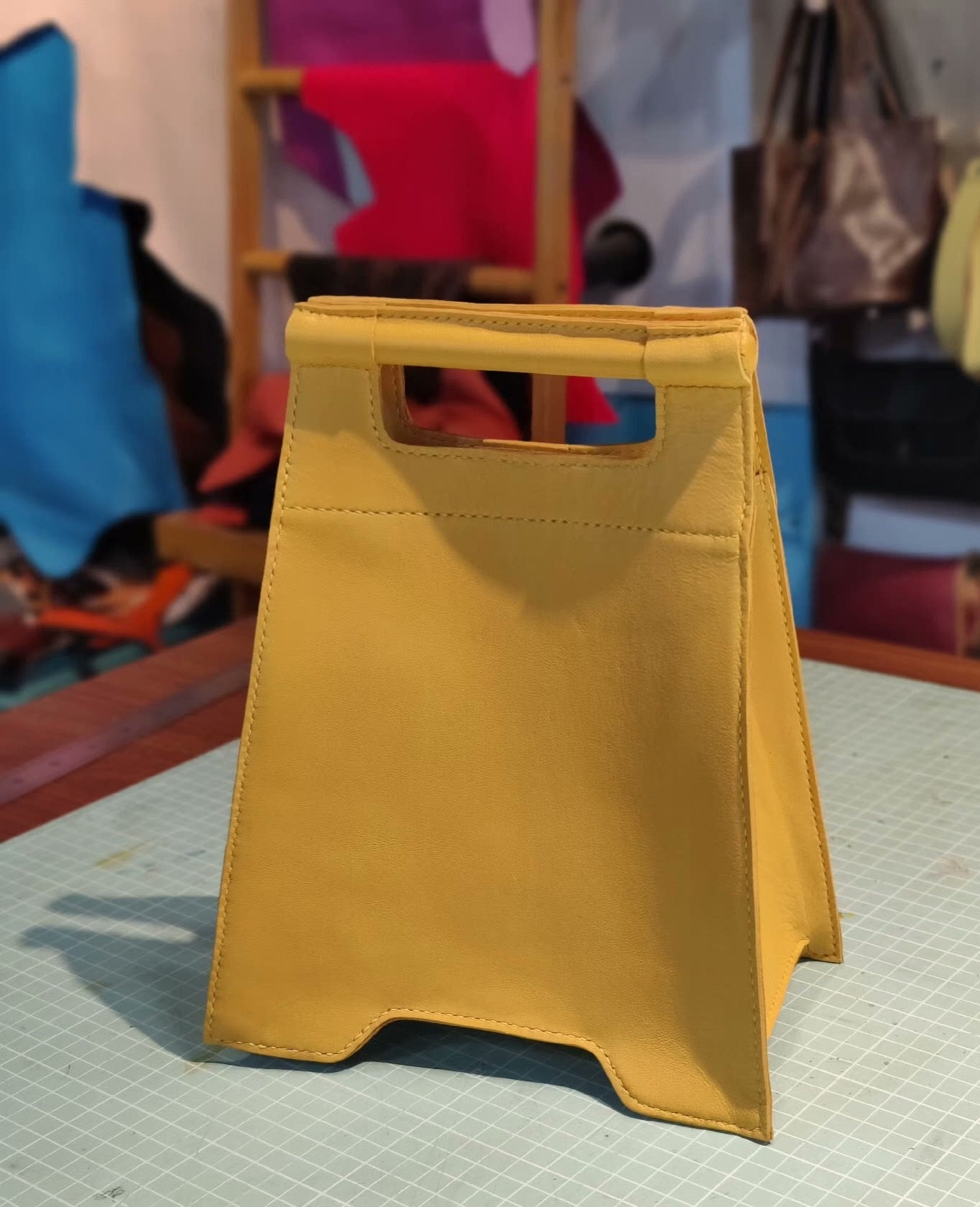 Slip-proof logo tote bag