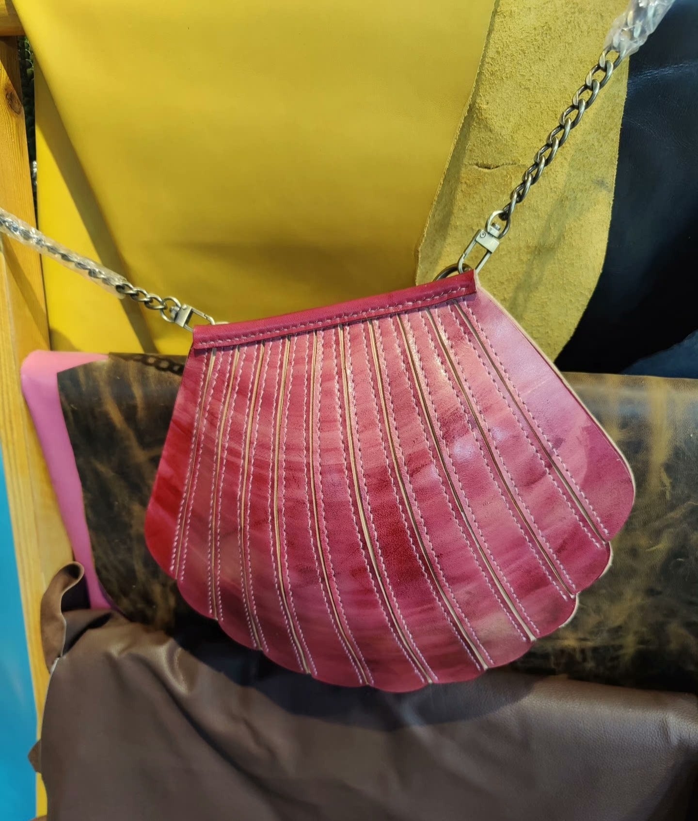 Shell shape bag
