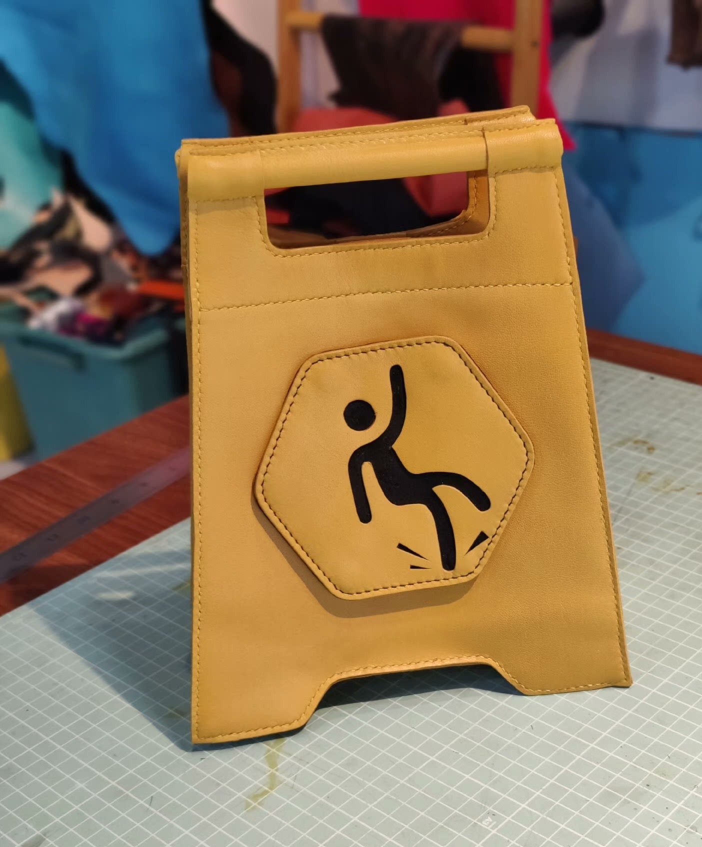 Slip-proof logo tote bag